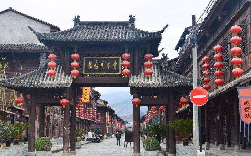 美丽|陕西又一古镇火了，一条800米的街，横跨3个省，当地民俗极具特色