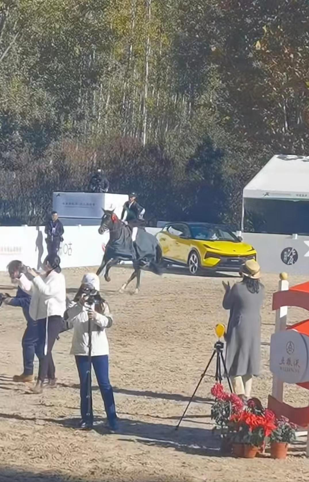 濮存昕|于谦举办比赛众星齐聚!69岁濮存昕打扮简朴,黄渤吴京皆到场