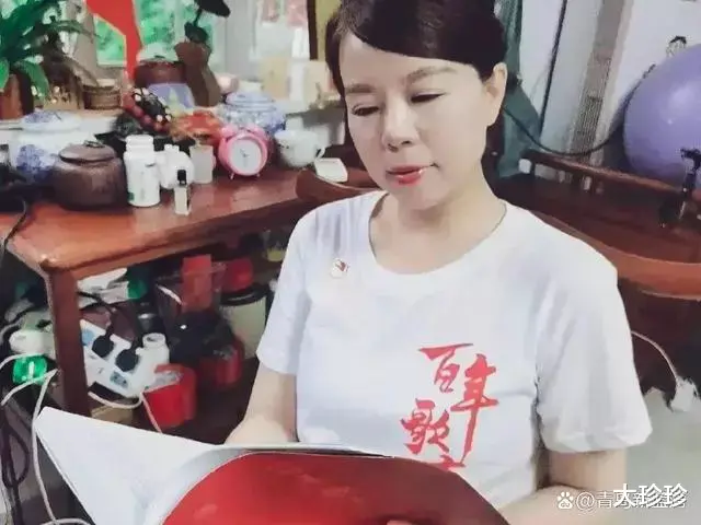 田静直播间怒怼网友：我买飞机也欠债