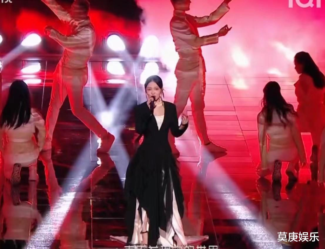 孙楠|53岁孙楠近照曝光,满脸沟壑脖子上都是疙瘩,太显老被指像老奶奶