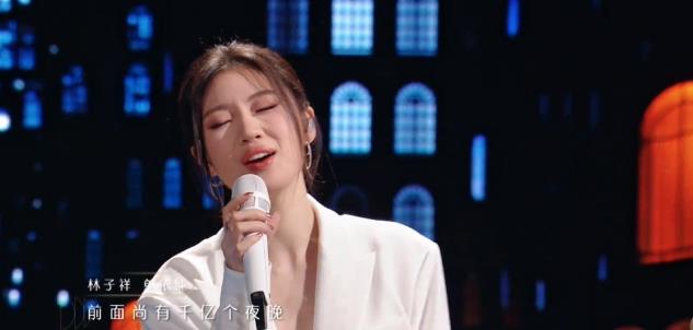 单依纯|单依纯情感表达超越年龄，搭档林子祥毫无违和感，李玟赞不绝口