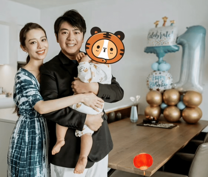 郎朗|周杰伦晒与郎朗聚会照,在豪宅天台碰杯,郎朗教罗密欧弹琴好有爱