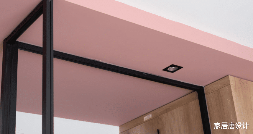 前卫的男女主人,用浓浓的科技感,让空间充满时尚火花