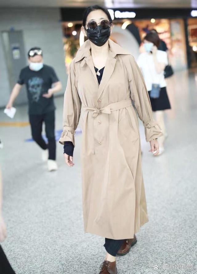 倪萍|63岁倪萍倪萍女神范儿!173身高穿长风衣,身姿挺拔满是名媛气息