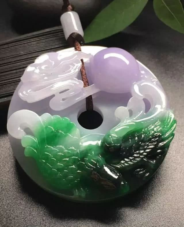 翡翠|一抹春色一抹绿，春色豆绿总相宜