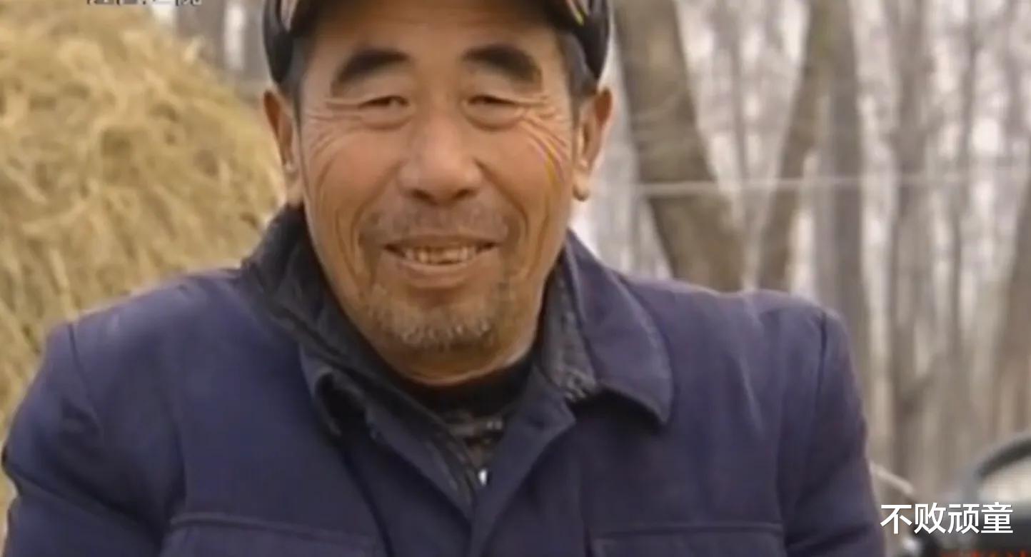 13岁苦命孤儿蜗居狗窝,姑姑却住旁边别墅,邻居:她看中的是钱