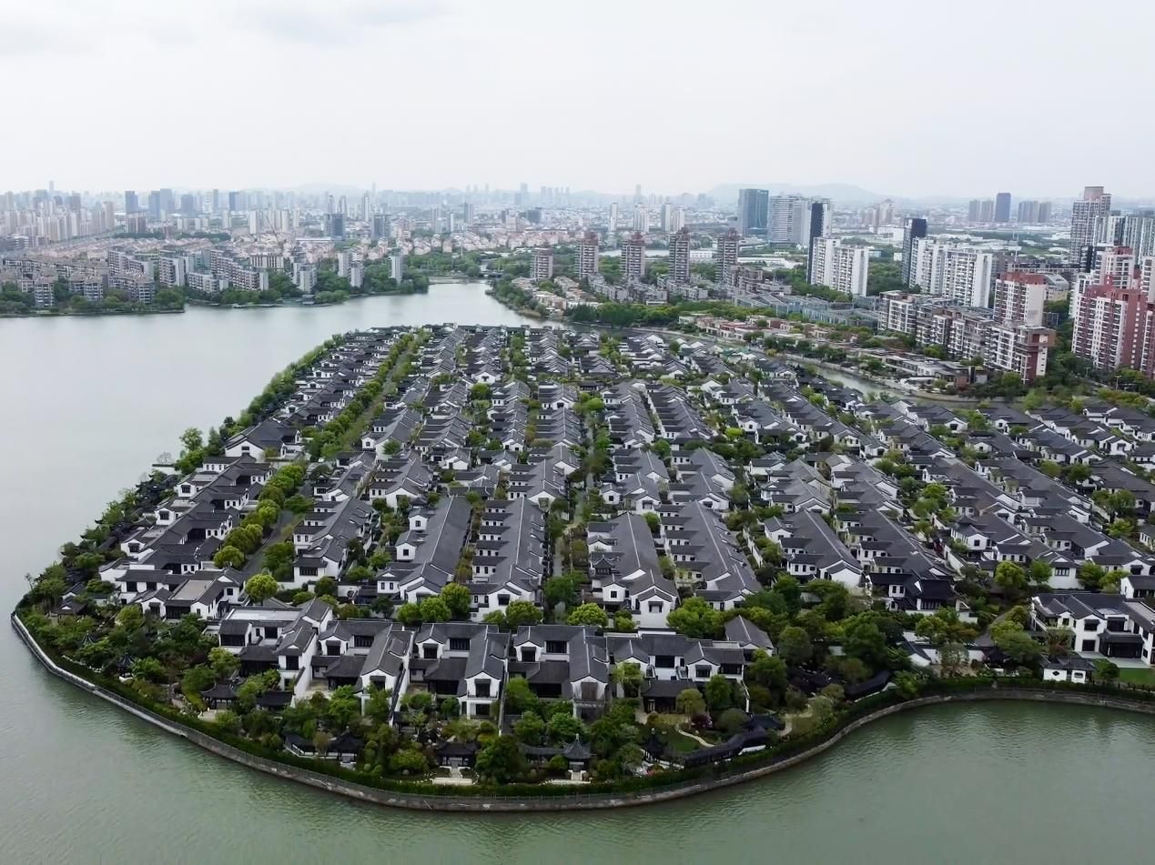苏州惊现豪宅天花板,建在一座小岛上面,邻居都是明星大老板