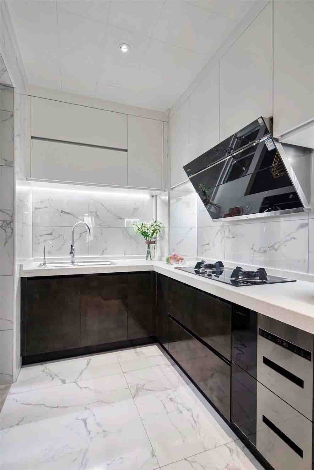 105平米现代风三居室,清淡白色搭配淡雅黑灰色床头,高级大气