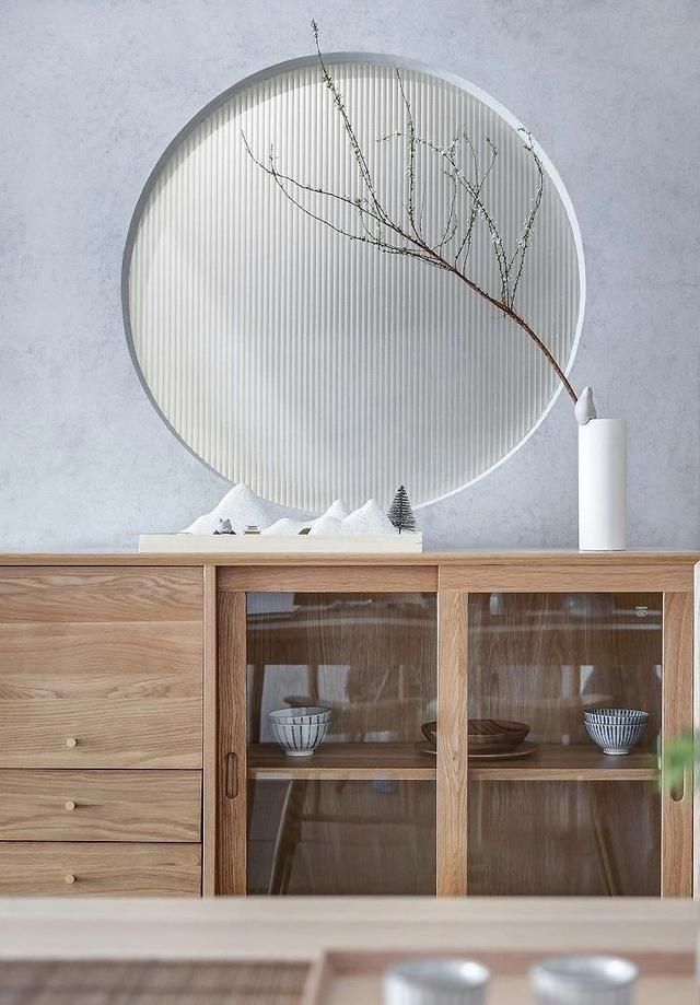 湖北：90后小姐姐的极简生活走红，100平新房装成原木风，太治愈