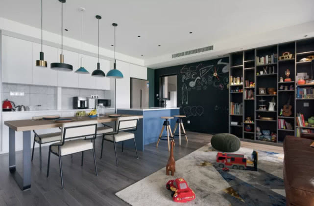 电视墙、沙发墙都舍弃!他为孩子,打造这套“互动”之家,羡慕