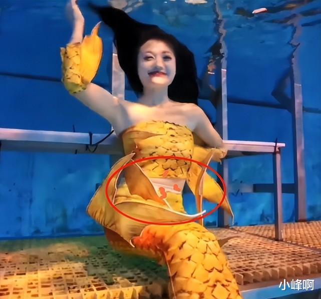 |网红唐小鱼扮演美人鱼，肚子上勒出3层赘肉，网友：丢人现眼