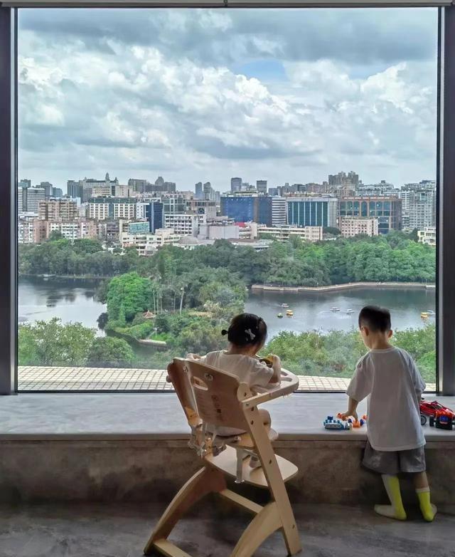 别墅|住别墅长大的孩子,和住高层平民房的孩子,有什么不同?