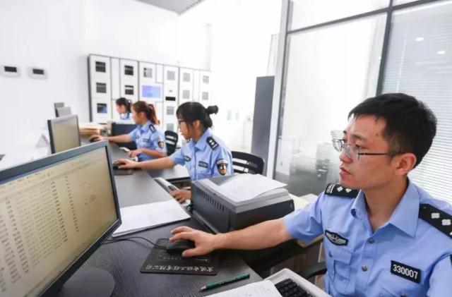 纪实:纵火现场被破坏,警员一筹莫展,16岁少女说了声:我能破案