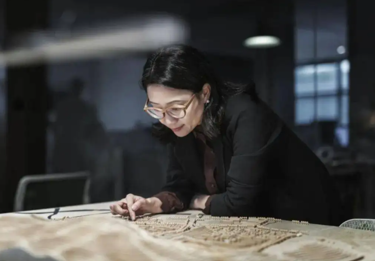 保安|“收入比之前高还轻松”,95后女孩从设计院辞职后,成了保安