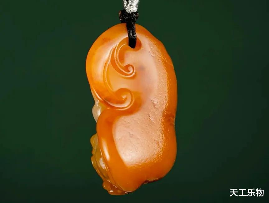 |籽料中的真贵族！和田玉沁色籽！