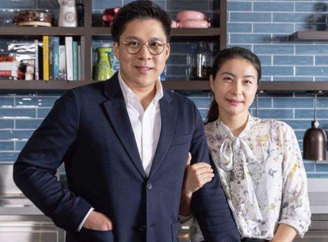 郭晶晶|郭晶晶参加富婆聚会遭排挤？穿旧衣服手臂戴头绳，集体合影没她