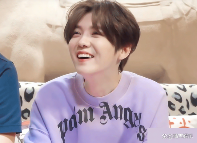 鹿晗|鹿晗说初冬要吃火锅躺被窝,这热搜让我们想象出冬天暖和的画面