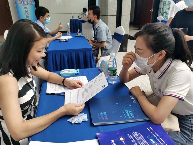 武汉大学|超2000个岗位直播带岗，名校人才直通车开进武汉大学