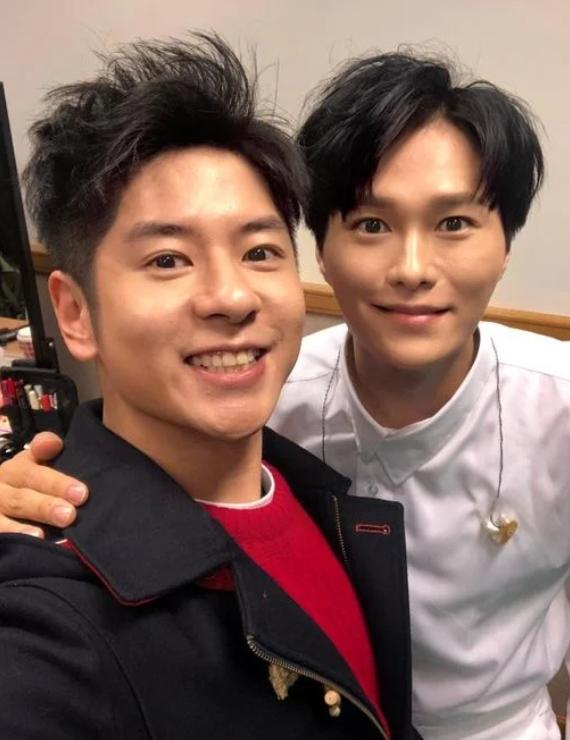 许廷铿|许廷铿:会唱歌的牙医,与同性友人公园狂吻,软件约男被曝全果照