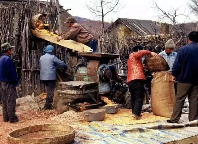 东北小伙子一把斧头救了85条人命,他却因此痛苦了27年