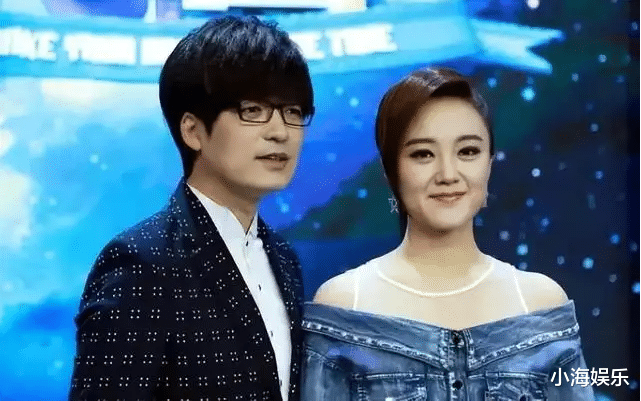 王小海|玖月奇迹复婚后现身活动，王小海神情严肃显疲惫，两人全程无交流