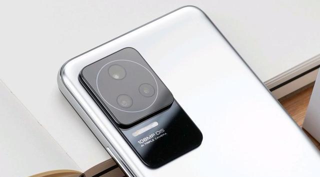 “旗舰焊门员”RedmiK60蓄势待发，骁龙8Gen2芯片，同价位没对手