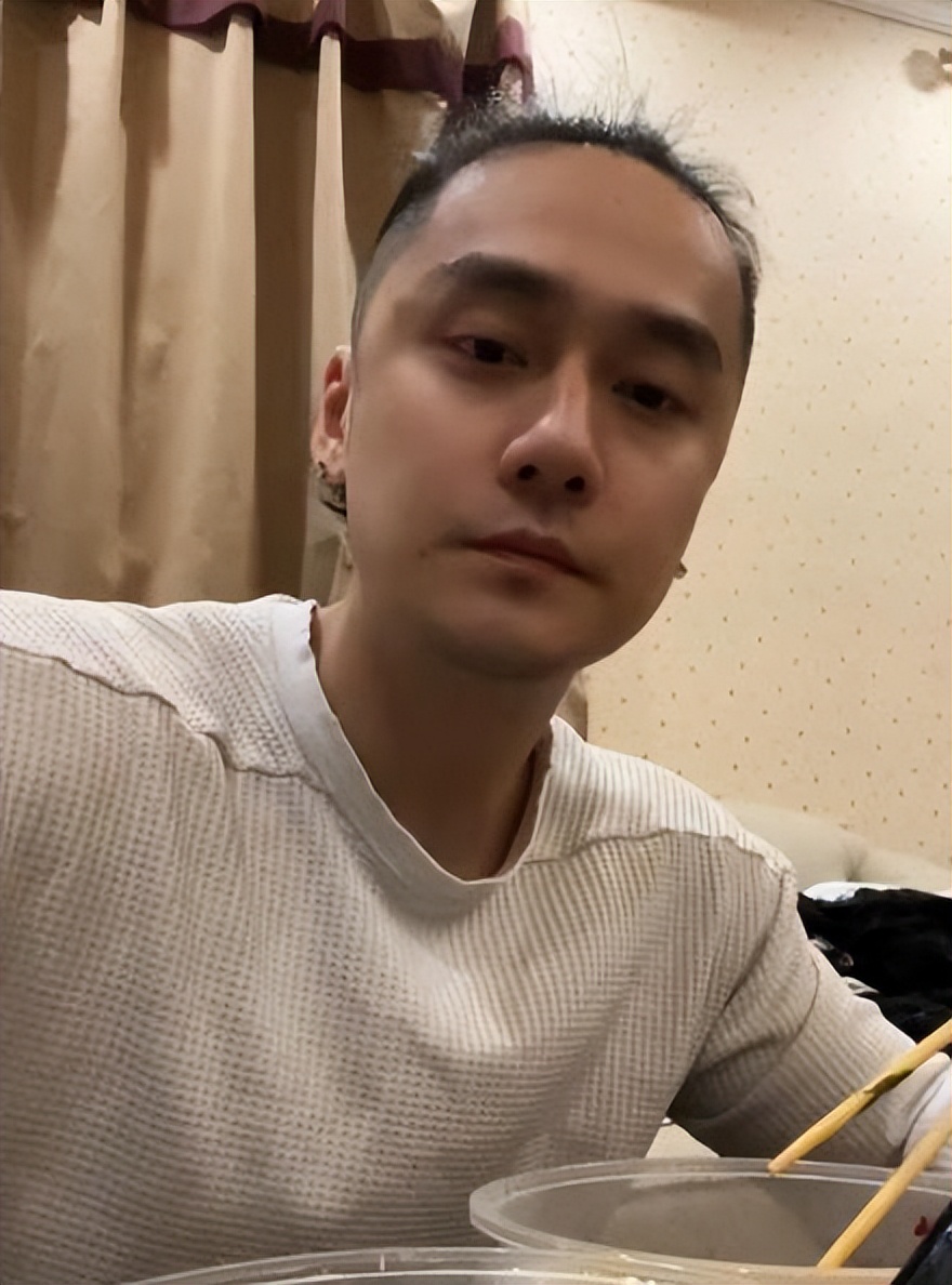 蒋劲夫|“家暴男”蒋劲夫落魄？如今靠收破烂为生？