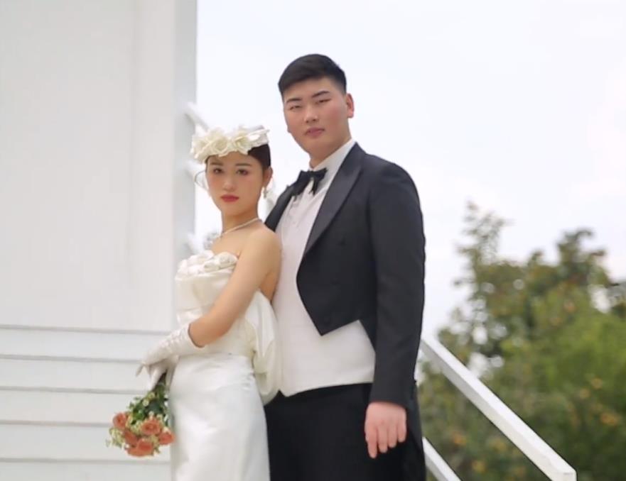 陈萌|陈萌的婚后表现很好，亲自下厨为丈夫做酱肉面、炸油糕，太香了！