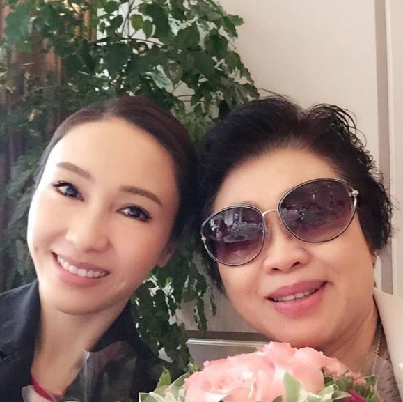 黎姿晒出自己的豪宅,如今潜心在家当主妇,厨房设备比酒店还齐全