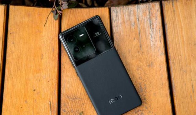 iqoo|12G+512G、16G+256G全系降930元，iQOO10大力清仓了