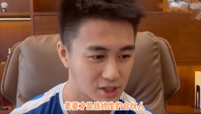 何猷君|何猷君带娃被偶遇，3岁何广燊颜值超高像妈妈