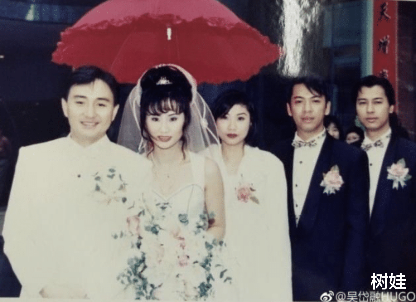 吴岱融|63岁吴岱融内地街头被偶遇,携妻牵手做核酸,头发花白气质仍出众