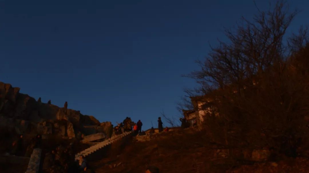 日出|夜爬泰山看日出,逃出北京的24小时