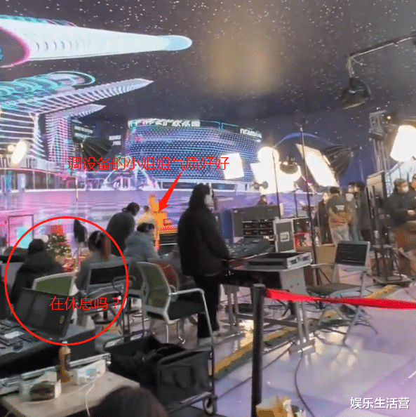 向太|壕气！向太直播间做星空顶，内景曝光设备人力齐全，大屏幕9000万