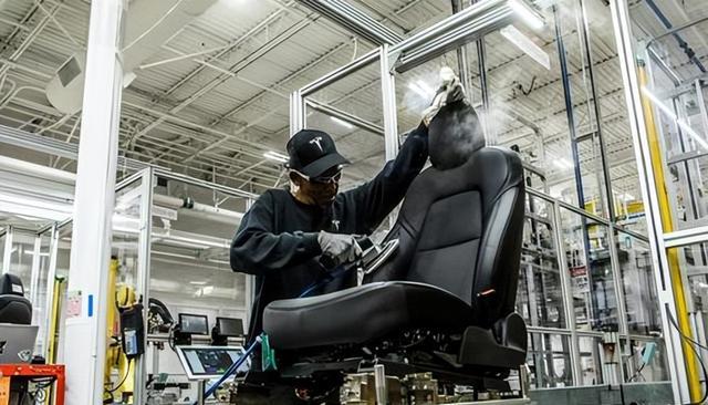 |平淡接地气,特斯拉普工招聘被挤爆,给职业教育带来的启示