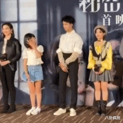 张子枫|腿好绝？张子枫竟有两条腿！