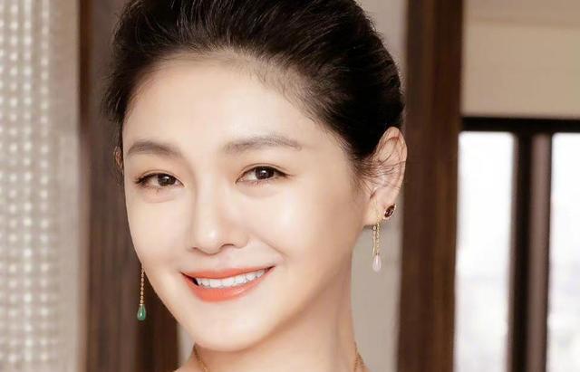 大S|大S何德何能？让前夫汪小菲剥虾，让现任丈夫抱着上厕所