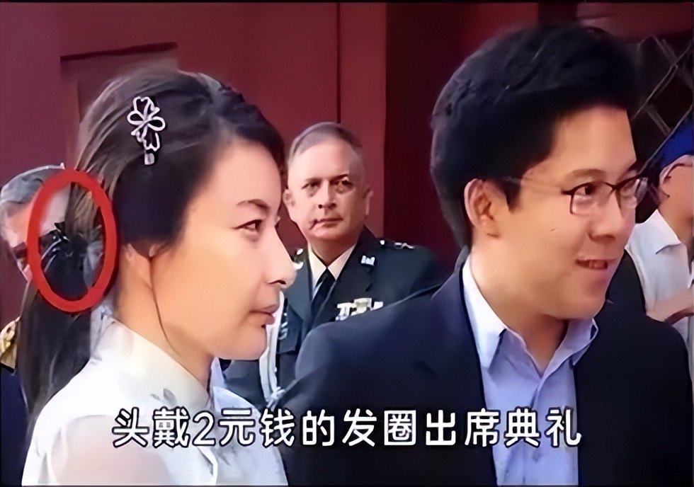 郭晶晶|郭晶晶穿5年旧衣，带2块钱皮筋受邀国庆阅兵！用眼神护住霍家家规