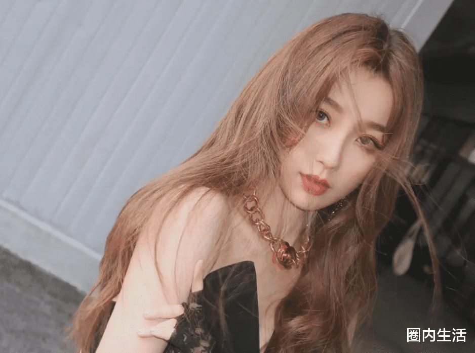 关晓彤|关晓彤拉踩虞书欣?这两人如今竞争很激烈,各方面都会比拼!