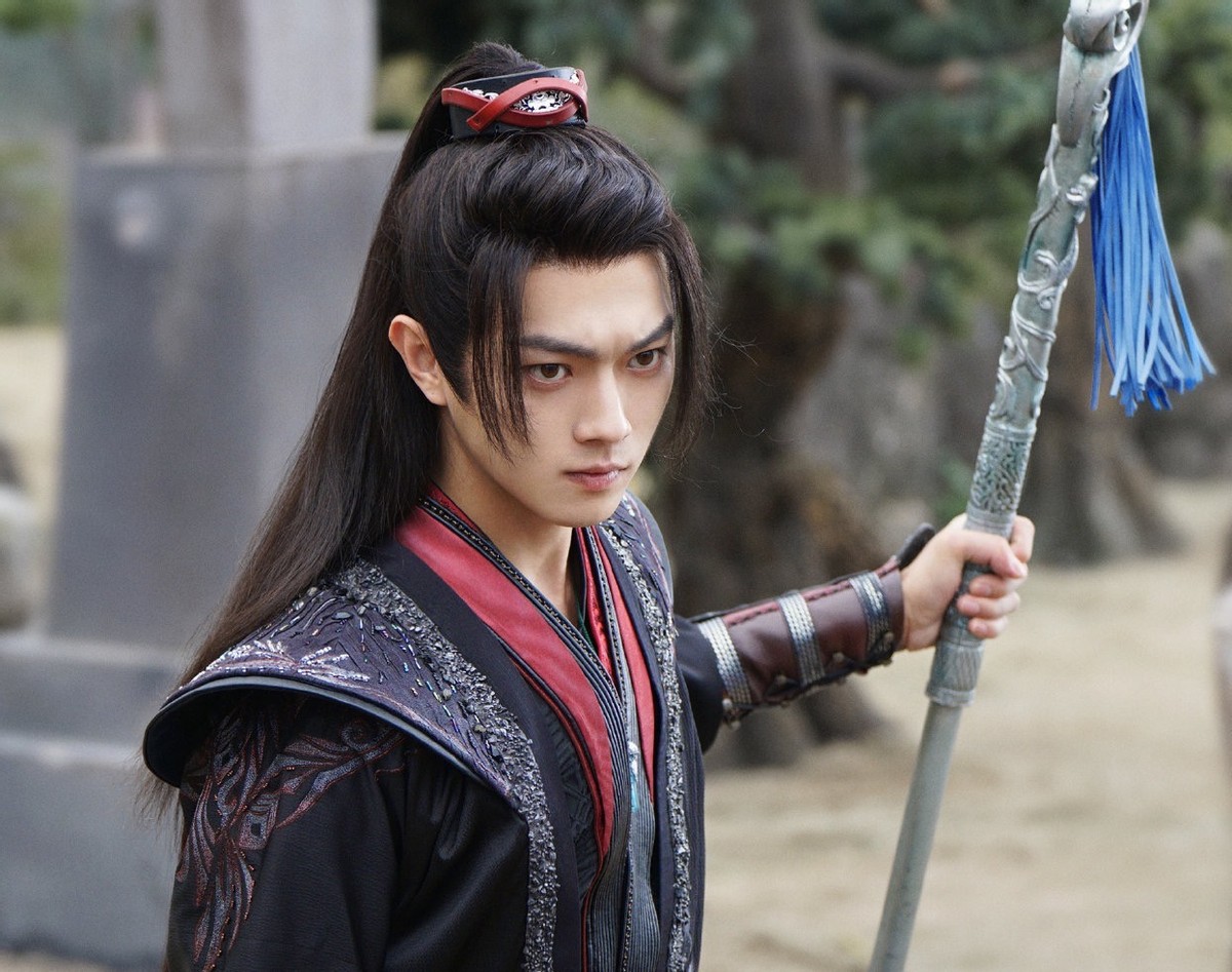 仙剑六|《仙剑六》最新路透，虞书欣紫衣马甲配麻花辫，26岁美出新高度