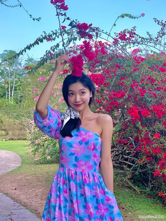 面膜 情人节妆发造型怎么凸显？看看易梦玲，穿搭变美思路有这三点！