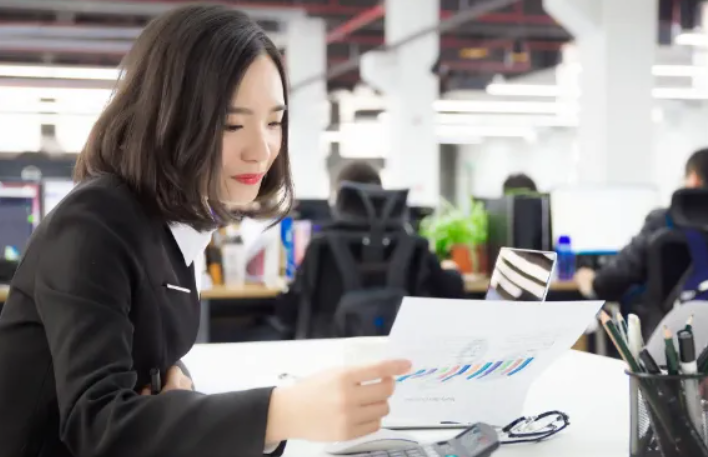 thinkbook|毕业多年才明白,公司为啥宁愿新招应届生也不愿留老员工,很现实