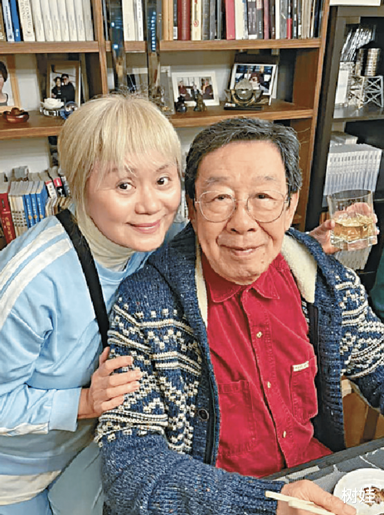 胡枫|胡枫90岁大寿收金桃蛋糕，感激TVB准备20桌寿宴，张学友隔空祝福