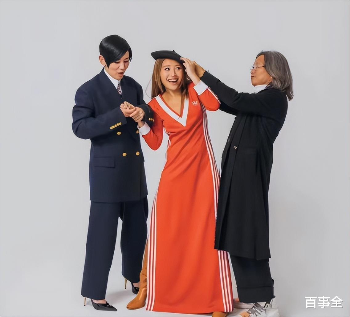 吴君如|吴君如罕晒全家福！16岁女儿皮肤黝黑穿搭成熟，网友：更像36岁