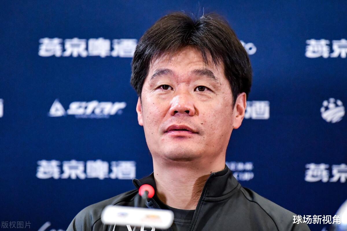 蒿俊闵|武汉三镇并未接触蒿俊闵，足协与马加特保持联系，四川九牛从印度挖球员