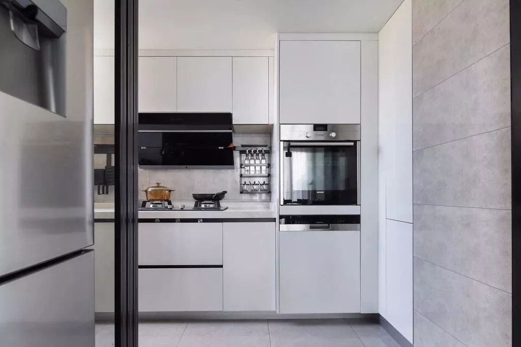 106平的复式大宅，以现代简洁为底，加入时尚的软装