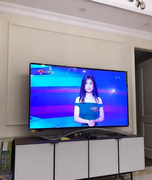 参观李好现实的豪宅,家里设计旋转楼梯,装修很有想法