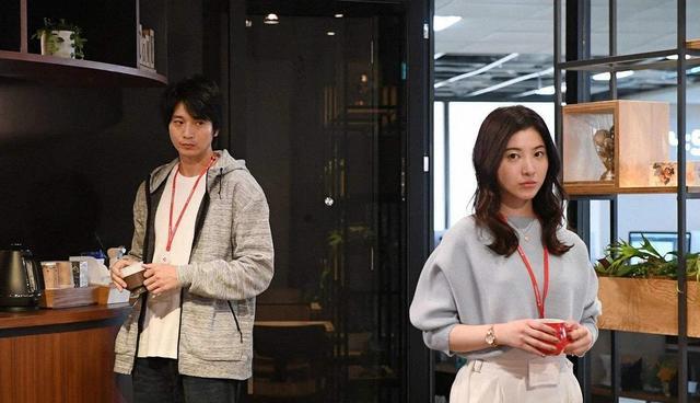 95后|这届年轻人，下班到点就走人，连样子都不想装，老员工：真佩服你