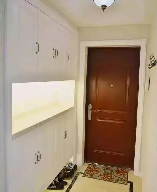 不同户型的玄关鞋柜设计案例,进门就让人有种眼前一亮的感觉