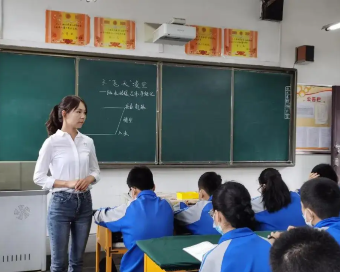 大学生|越老越“吃香”的职业,工资不高但少有35岁危机,幸亏当初听话了